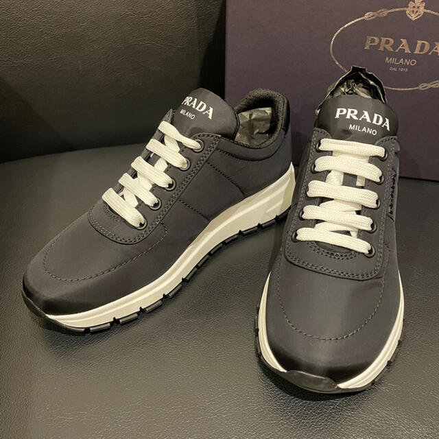 PRADA(プラダ)のプラダ　スニーカー　23.5 レディースの靴/シューズ(スニーカー)の商品写真