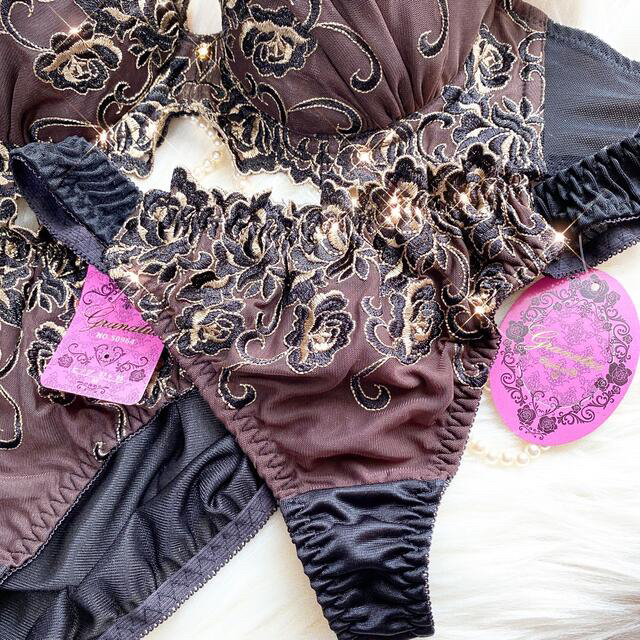 新品♥️ゴシック薔薇刺繍ブラショーツセット トリンプ ワコール ピーチジョン系 レディースの下着/アンダーウェア(ブラ&ショーツセット)の商品写真