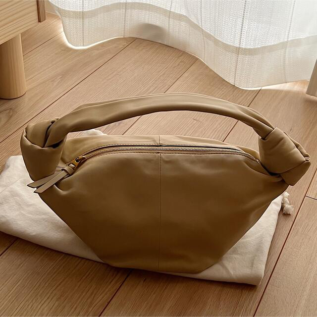 BOTTEGA VENETA ボッテガヴィネタ ダブルノット アーモンド-