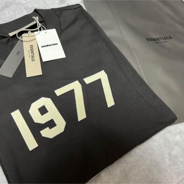 エッセンシャルズ 1977 ブラック Tシャツ チャコール グレー M 1