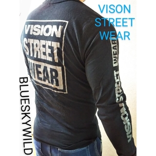 ヴィジョン ストリート ウェア(VISION STREET WEAR)のVISON STREET WEAR胸ポケットバックプリントデカロゴロングTシャツ(Tシャツ/カットソー(七分/長袖))