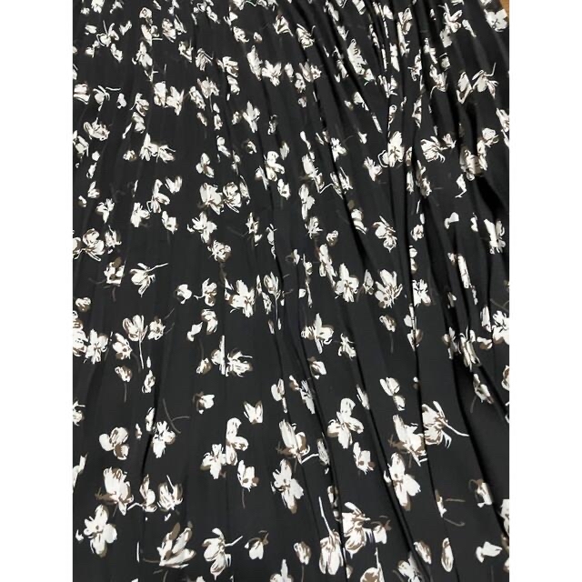 しまむら(シマムラ)のしまむら　2pink  vivi  花柄　プリーツ　スカート  M レディースのスカート(ロングスカート)の商品写真