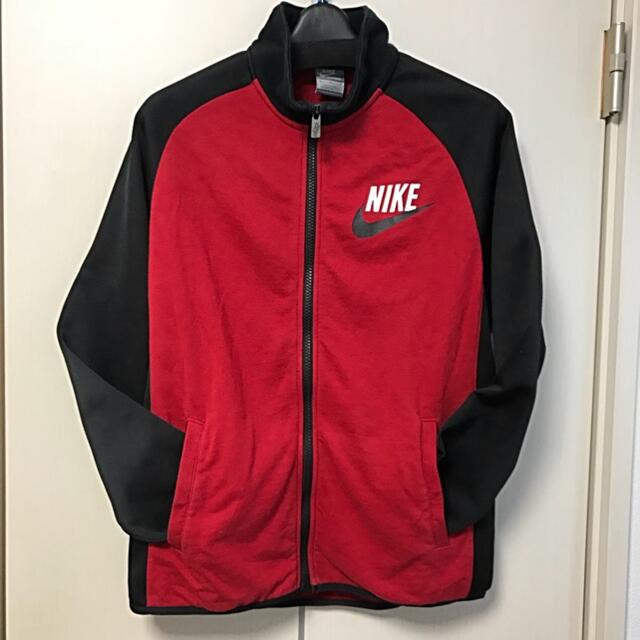 NIKE(ナイキ)のナイキ☆NIKE☆レッド×ブラック☆ジップアップ上着☆150cm キッズ/ベビー/マタニティのキッズ服男の子用(90cm~)(ジャケット/上着)の商品写真