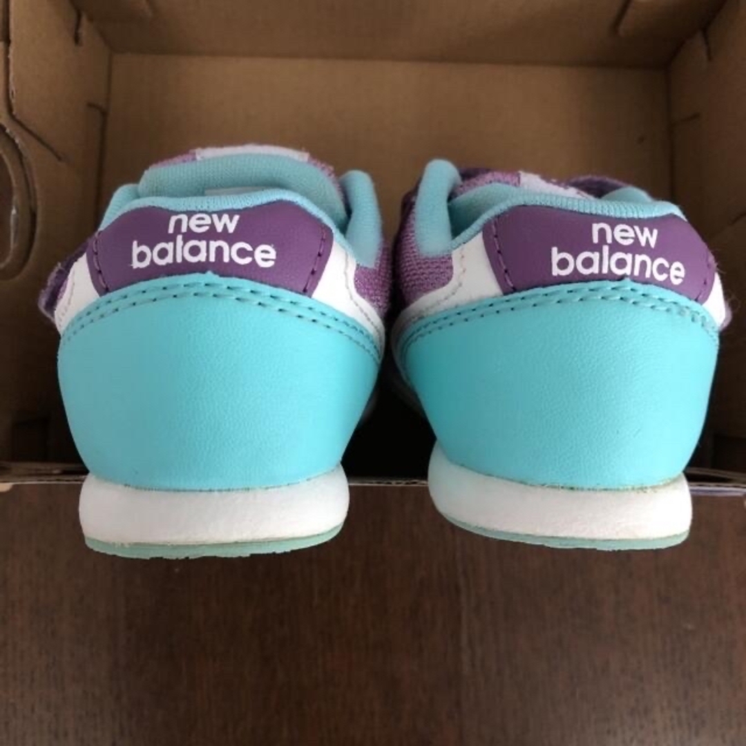 New Balance(ニューバランス)の★目玉商品★ new balance スニーカーと新品靴下2足のセット キッズ/ベビー/マタニティのベビー靴/シューズ(~14cm)(スニーカー)の商品写真