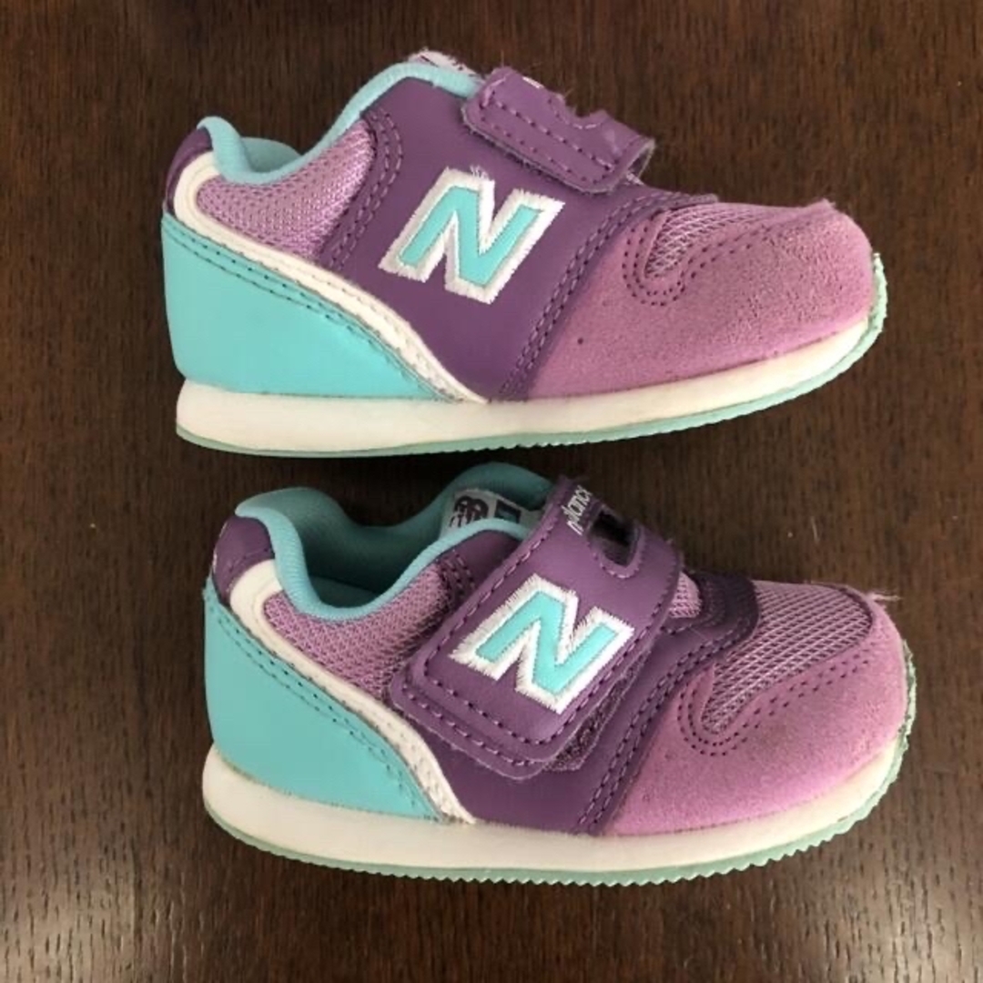 New Balance(ニューバランス)の★目玉商品★ new balance スニーカーと新品靴下2足のセット キッズ/ベビー/マタニティのベビー靴/シューズ(~14cm)(スニーカー)の商品写真