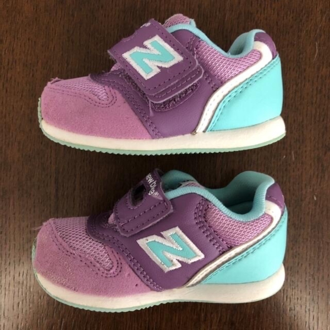 New Balance(ニューバランス)の★目玉商品★ new balance スニーカーと新品靴下2足のセット キッズ/ベビー/マタニティのベビー靴/シューズ(~14cm)(スニーカー)の商品写真