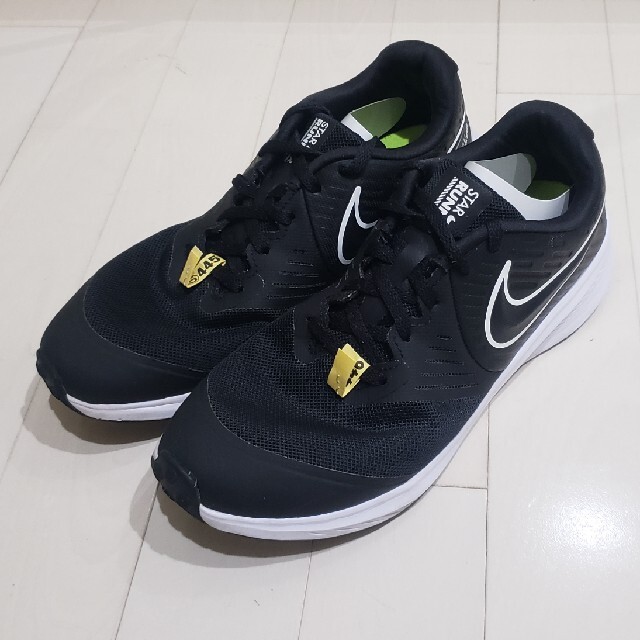 NIKE(ナイキ)の美品 NIKE ジュニア 24cm(紐タイプ) キッズ/ベビー/マタニティのキッズ靴/シューズ(15cm~)(スニーカー)の商品写真