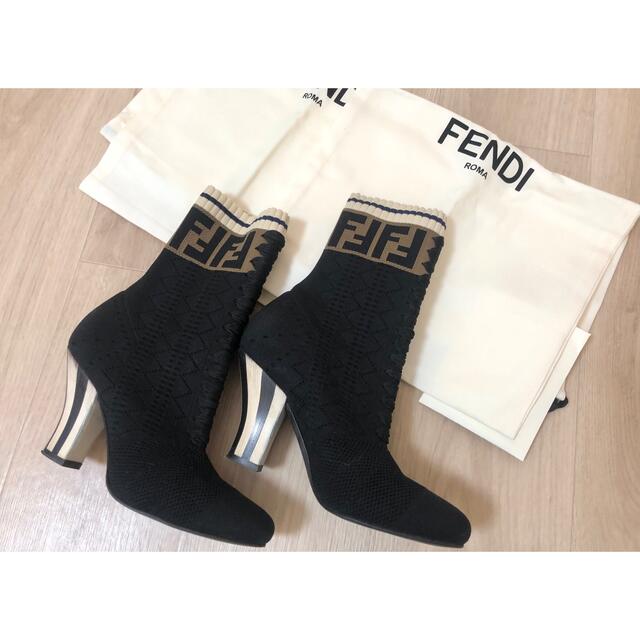 FENDI(フェンディ)のFENDI ◎ブラックファブリックアンクルブーツ レディースの靴/シューズ(ブーツ)の商品写真