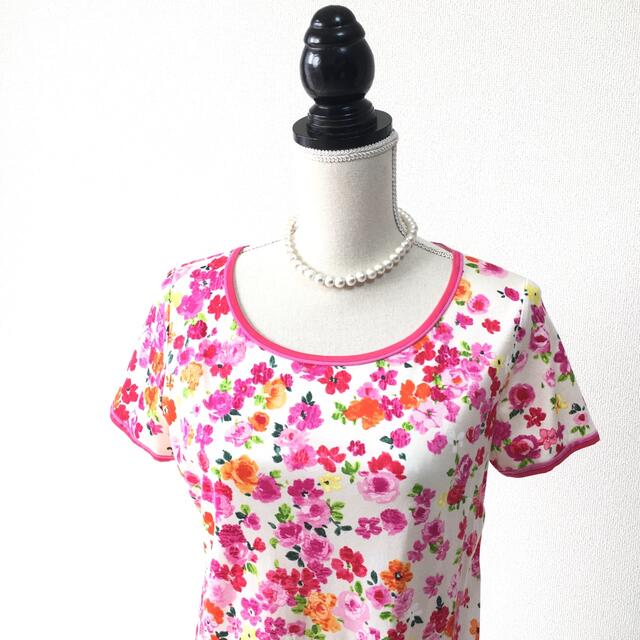 美品 LEONARD レオナール 美しい花柄 ストレッチ トップス Tシャツ