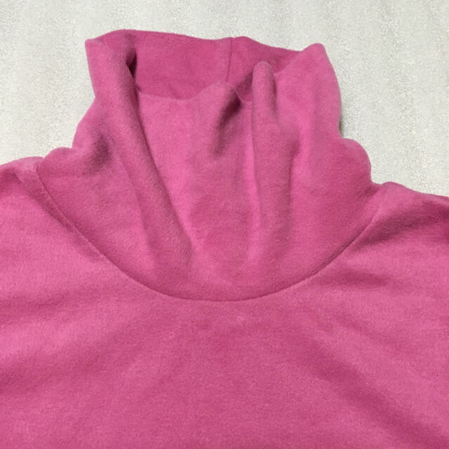 UNIQLO(ユニクロ)の【お値下げ‼︎】ユニクロのシンプルなピンクのタートルネック レディースのトップス(ニット/セーター)の商品写真