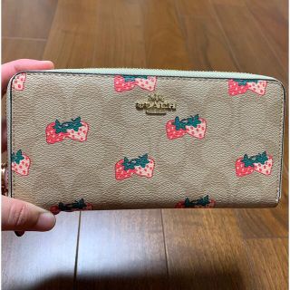 コーチ(COACH)のコーチ　　長財布　ブラウンシグネチャー　苺　ストロベリー(財布)