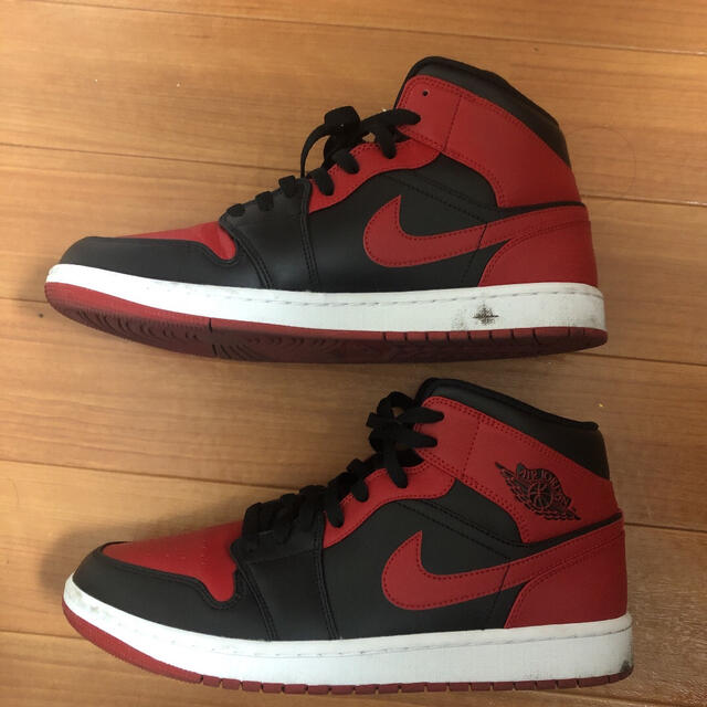 NIKE(ナイキ)のJORDAN1  MID ブレッド メンズの靴/シューズ(スニーカー)の商品写真