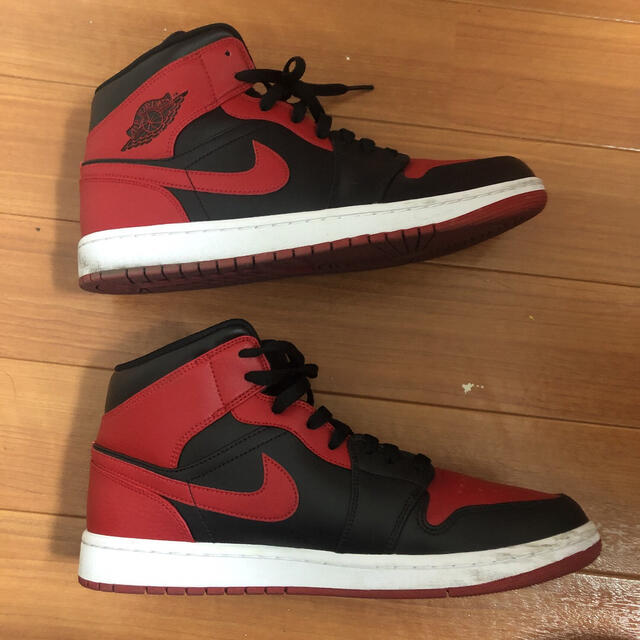 NIKE(ナイキ)のJORDAN1  MID ブレッド メンズの靴/シューズ(スニーカー)の商品写真