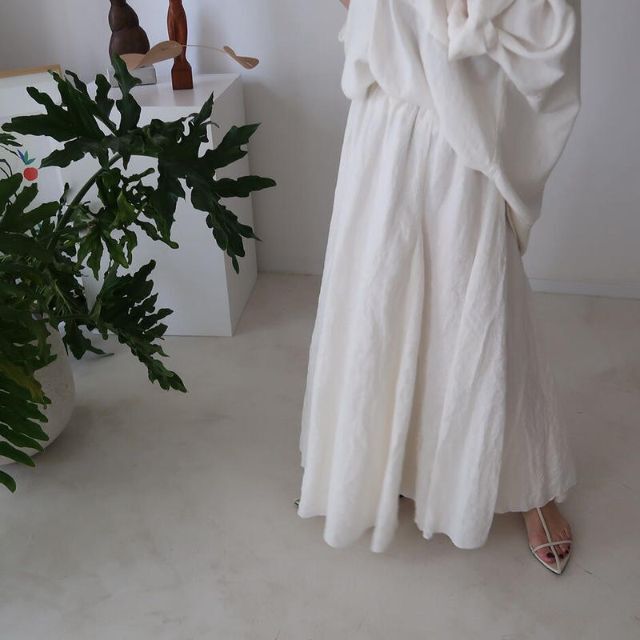 ARGUE(アギュー)のARGUE  LINEN WASHABLE FLARE-SKIRT/WHITE レディースのスカート(ロングスカート)の商品写真