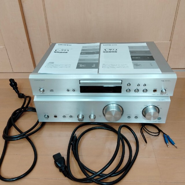 ONKYO  CDプレーヤー（C-773）　アンプ（A-973）