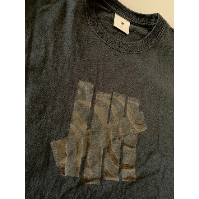 UNDEFEATED(アンディフィーテッド)のUNDEFEATED S/S TEE メンズのトップス(Tシャツ/カットソー(半袖/袖なし))の商品写真