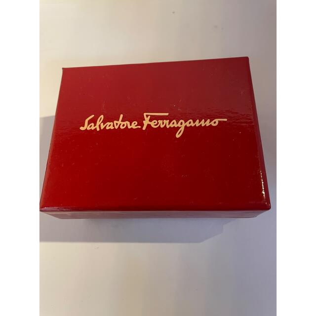 Salvatore Ferragamo(サルヴァトーレフェラガモ)のフェラガモ　空箱　送料無料 レディースのバッグ(ショップ袋)の商品写真