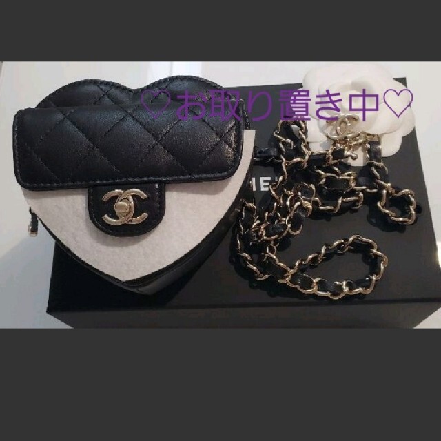 CHANEL(シャネル)のご予約♡シャネル♡ハート♡ベルトバッグ♡新品未使用 レディースのバッグ(ショルダーバッグ)の商品写真