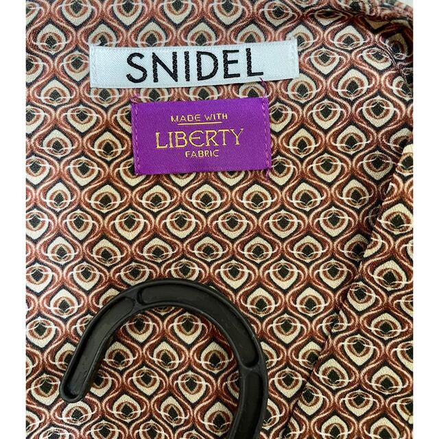 SNIDEL(スナイデル)のsnidel リバティプリントカシュクールワンピース レディースのワンピース(ロングワンピース/マキシワンピース)の商品写真