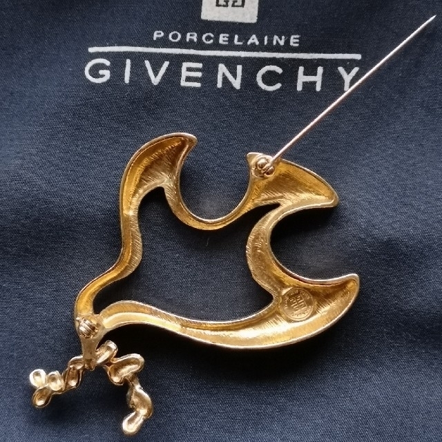 GIVENCHY(ジバンシィ)の【専用です】《ヴィンテージ》レア✨オールド ジバンシー 鳥モチーフ ブローチ レディースのアクセサリー(ブローチ/コサージュ)の商品写真