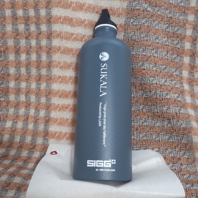 SIGG(シグ)の【新品】SUKALAボトル スポーツ/アウトドアのトレーニング/エクササイズ(ヨガ)の商品写真