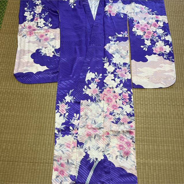 少女向け　正絹　青紫色綸子　銀糸刺繍の振り袖 レディースの水着/浴衣(振袖)の商品写真