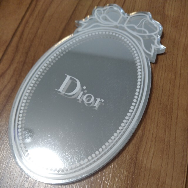 値段交渉ok 本物　Dior　鏡　ミラー　付属のケースもあります。