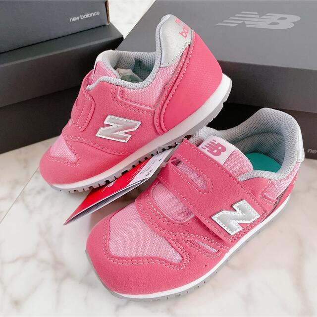 New Balance(ニューバランス)の15.5 新品　ニューバランス　スニーカー　373 ピンク　ベビー　キッズ キッズ/ベビー/マタニティのキッズ靴/シューズ(15cm~)(スニーカー)の商品写真