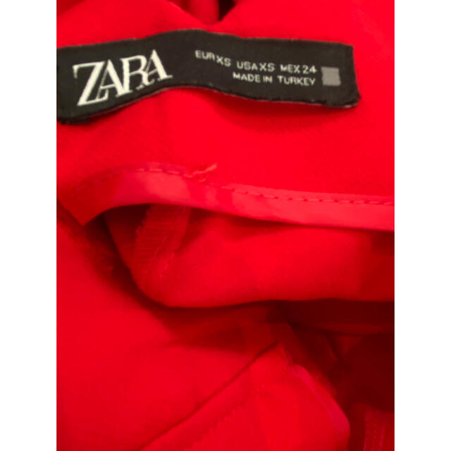 ZARA(ザラ)のZARA大人気美脚パンツ廃盤カラーレッドXS レディースのパンツ(クロップドパンツ)の商品写真