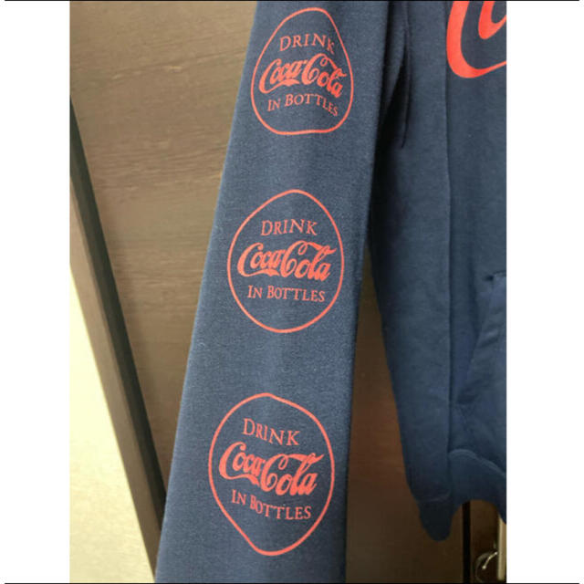 コカ・コーラ(コカコーラ)のコカコーラ×ナノユニバース コラボ　パーカー　ネイビー メンズのトップス(パーカー)の商品写真