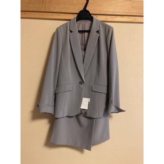 Belluna(ベルーナ)のグレー　スカートスーツ レディースのフォーマル/ドレス(スーツ)の商品写真