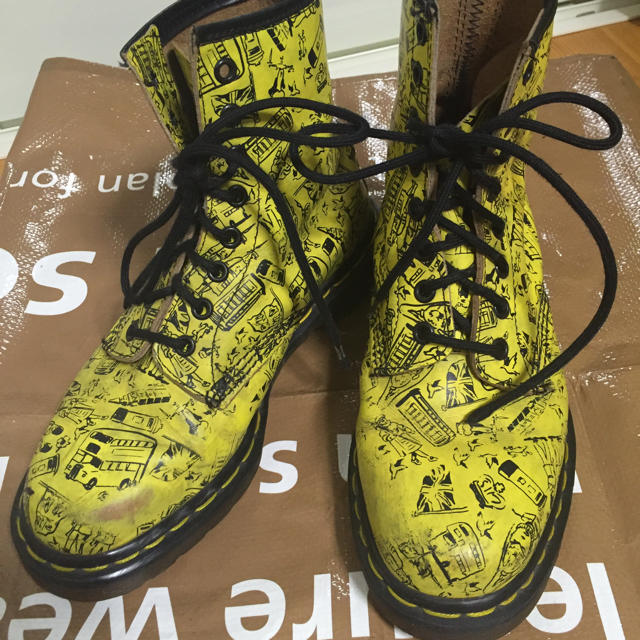 Dr.Martens(ドクターマーチン)のレア!!目立ち度MAX★マーチン8ホール イギリス製 イエロー レディースの靴/シューズ(ブーツ)の商品写真