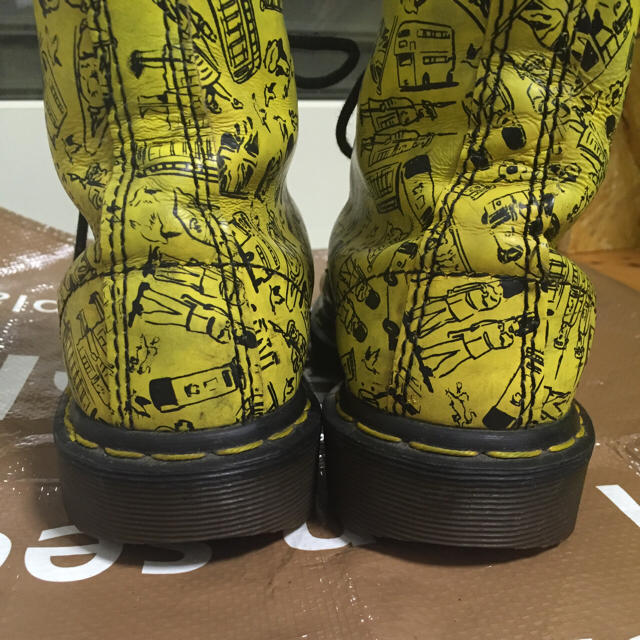 Dr.Martens(ドクターマーチン)のレア!!目立ち度MAX★マーチン8ホール イギリス製 イエロー レディースの靴/シューズ(ブーツ)の商品写真