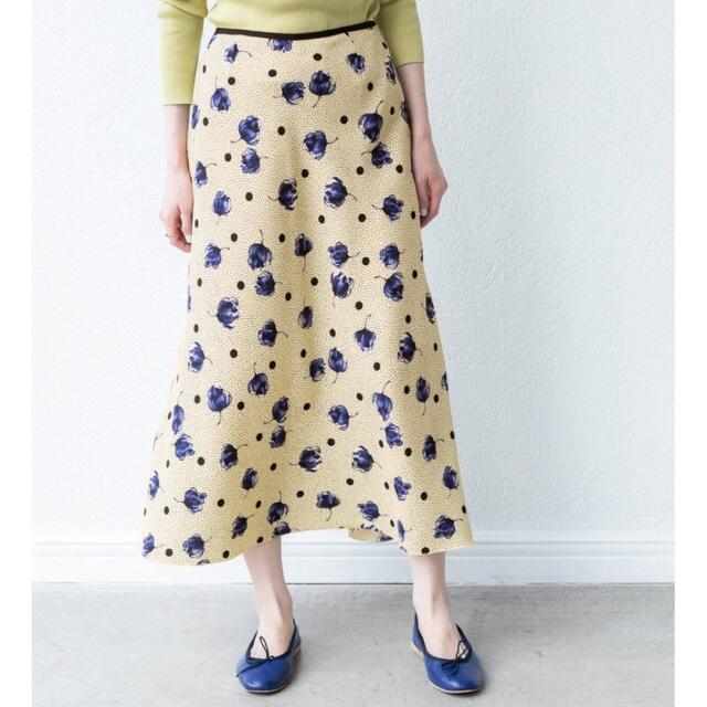 IENA(イエナ)のイエナ　ドットフラワーバイヤススカート レディースのスカート(ロングスカート)の商品写真