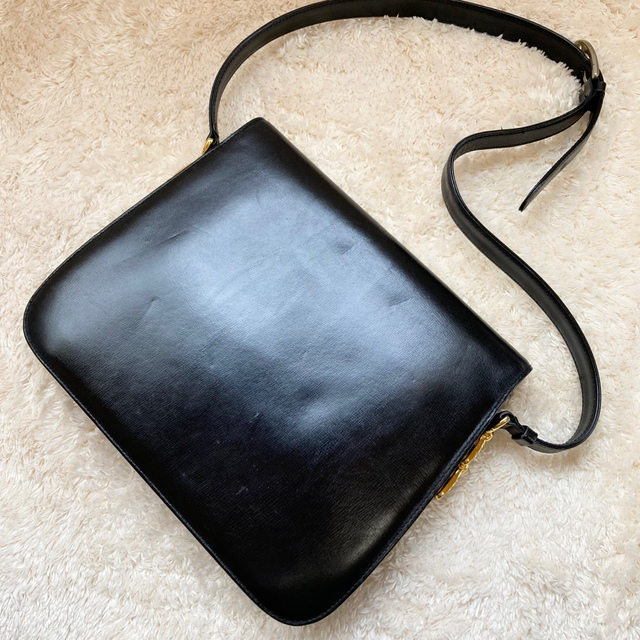 CELINE - 【入手困難】CELINE レザー ショルダーバッグ ブラック CELINE - 【入手困難】CELINE レザー ショルダーバッグ ブラック