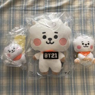 ビーティーイシビル(BT21)のBT21 TATA バッグチャーム ミニフラットクッション お座りぬいぐるみ (キャラクターグッズ)