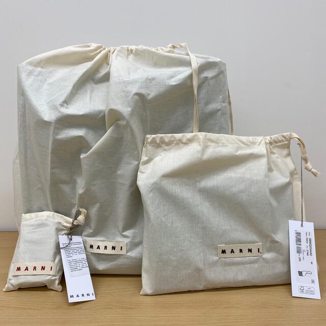 Marni(マルニ)のマルニ バイカラー ショルダーバッグ トートバッグ 三つ折り財布3点セット メンズのバッグ(トートバッグ)の商品写真