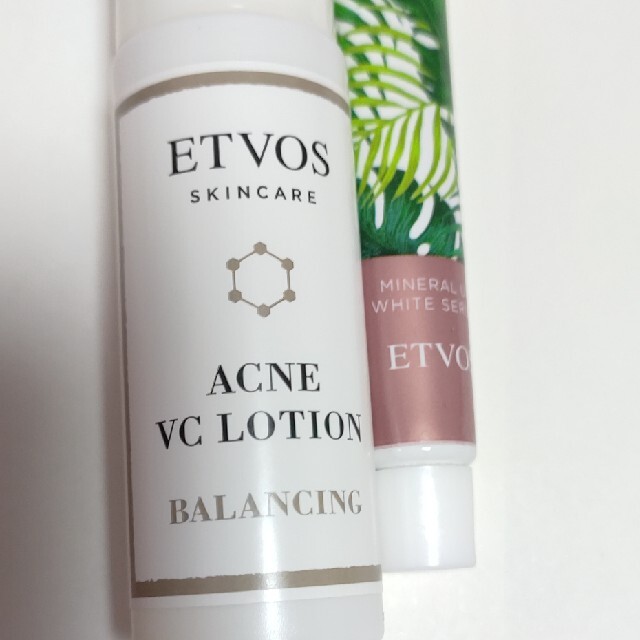 ETVOS(エトヴォス)のエトボスアクネローション、UVホワイトセラムサンプル コスメ/美容のスキンケア/基礎化粧品(化粧水/ローション)の商品写真