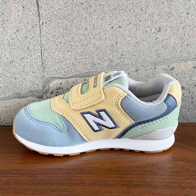 New Balance(ニューバランス)の【新品】15センチ イエロー×ブルー ニューバランス スニーカー キッズ キッズ/ベビー/マタニティのキッズ靴/シューズ(15cm~)(スニーカー)の商品写真