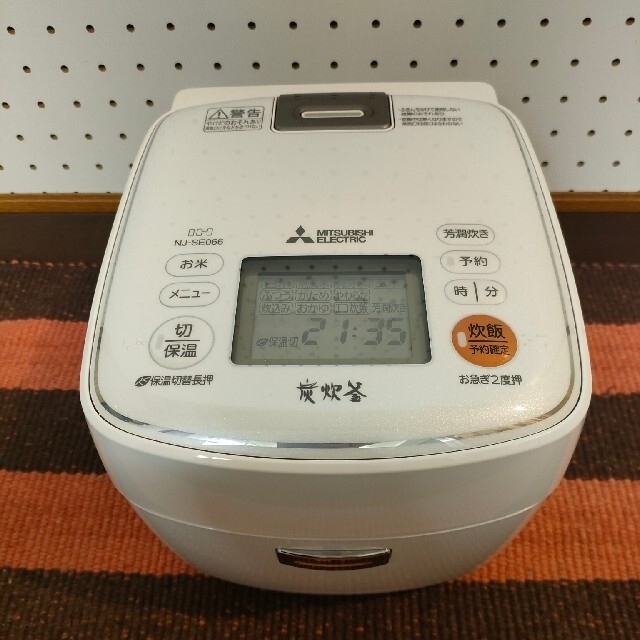 三菱(ミツビシ)の三菱IHジャー炊飯器　MITSUBISHI NJ-SE066-W スマホ/家電/カメラの調理家電(炊飯器)の商品写真