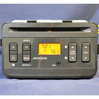 スズキ純正　2DIN　AM.FM.CDデッキ　AUX付　エブリイ他　送料込(カーオーディオ)
