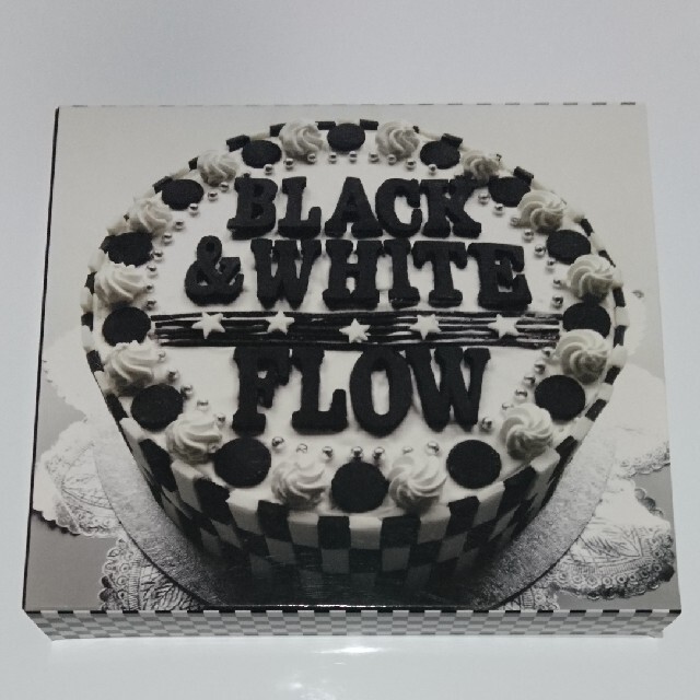 FLOW(フロー)の初回生産限定盤☆BLACK & WHITE　/FLOW 7thアルバム（フロウ エンタメ/ホビーのCD(ポップス/ロック(邦楽))の商品写真