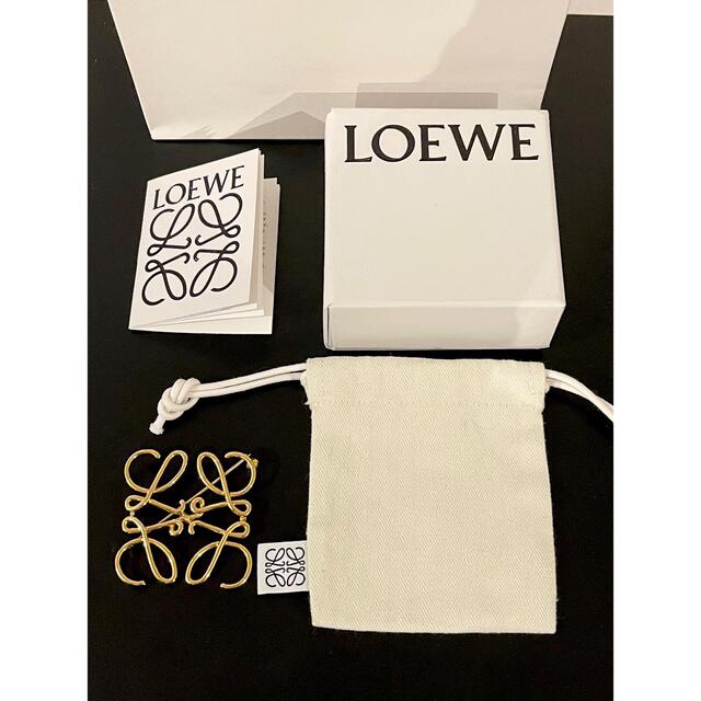 LOEWE(ロエベ)のLOEWE 人気のアナグロム ブローチ　ゴールド　ロエベ　メタル レディースのアクセサリー(ブローチ/コサージュ)の商品写真