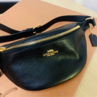 コーチ(COACH)のcoach ボディーバッグ　黒(ボディバッグ/ウエストポーチ)