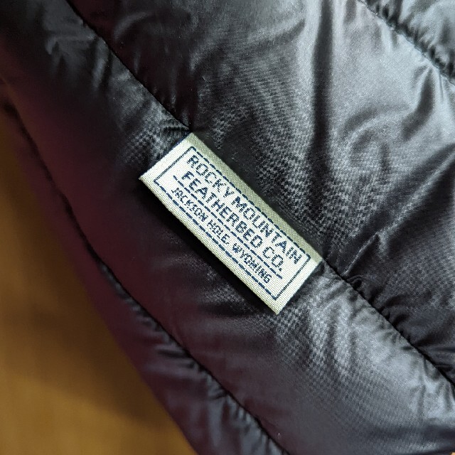 Rocky Mountain Featherbed(ロッキーマウンテンフェザーベッド)のRocky Mountain six month VEST サイズ46 ブラック メンズのジャケット/アウター(ダウンベスト)の商品写真