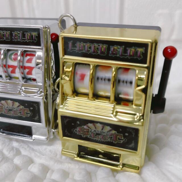 新品 ミニスロットマシンのおもちゃキーホルダー フルーツ 新品 ミニスロットマシンのおもちゃキーホルダー フルーツ