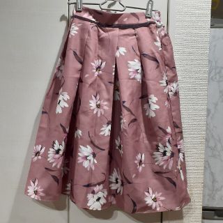 トッコ(tocco)の美品 tocco 花柄 ピンク膝丈スカート(ひざ丈スカート)