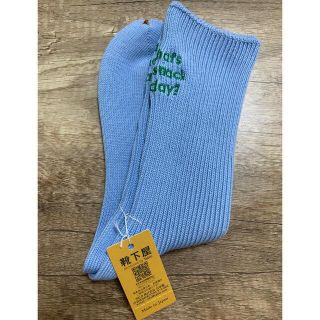 クツシタヤ(靴下屋)の靴下屋　メッセージ刺繍ソックス　ブルー ダルサックス　(81ダルサックス)(ソックス)