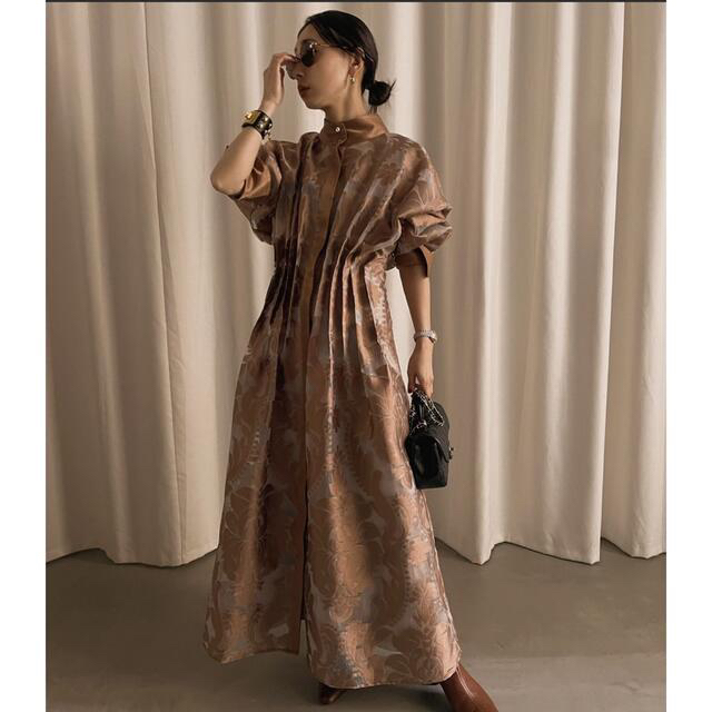 Ameri VINTAGE(アメリヴィンテージ)のUND SHEER JACQUARD TUCK DRESS  Sサイズ ブラウン レディースのワンピース(ロングワンピース/マキシワンピース)の商品写真