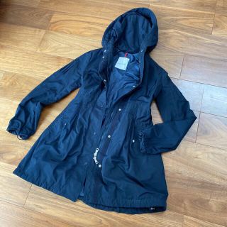 MONCLER(無地 ・ ナイロンジャケット)のフリマアイテム一覧 MONCLER(無地 ・ ナイロンジャケット)のフリマアイテム一覧